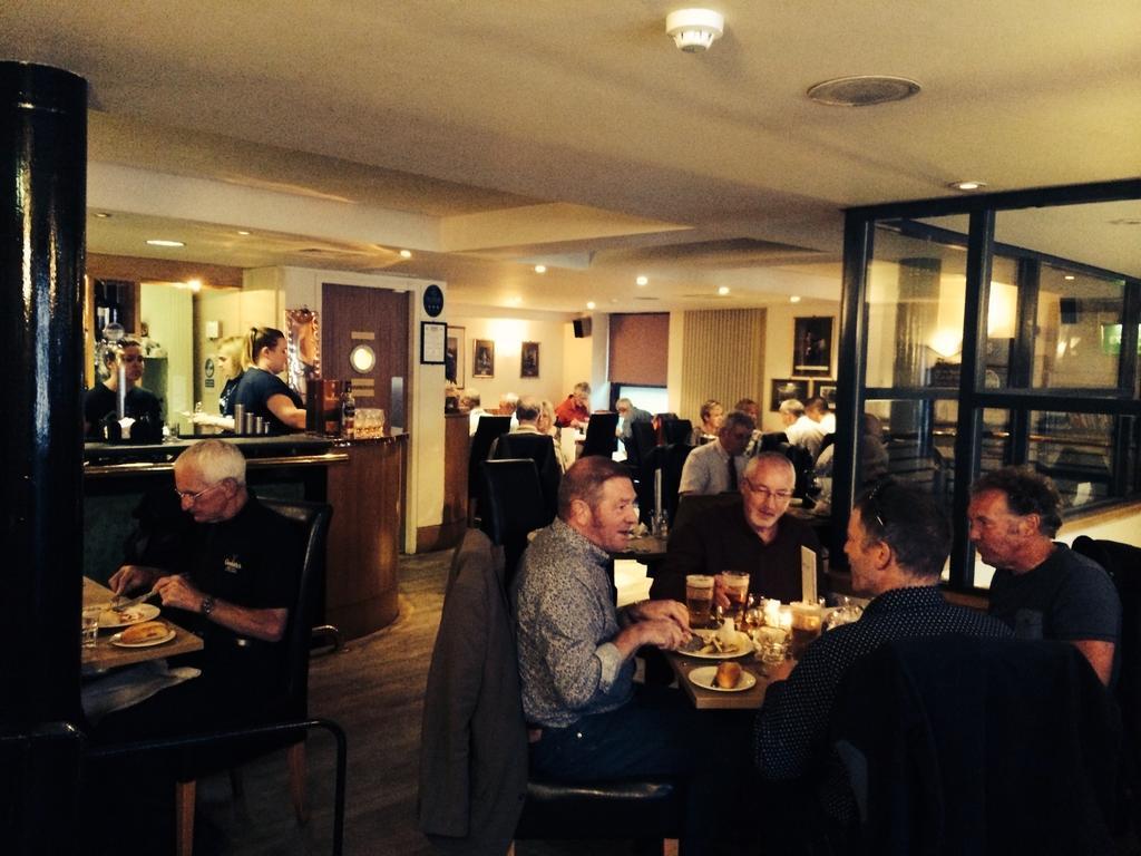 The Pipers' Tryst Hotel Glasgow Eksteriør bilde
