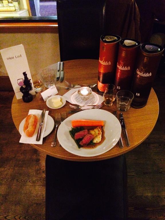 The Pipers' Tryst Hotel Glasgow Eksteriør bilde